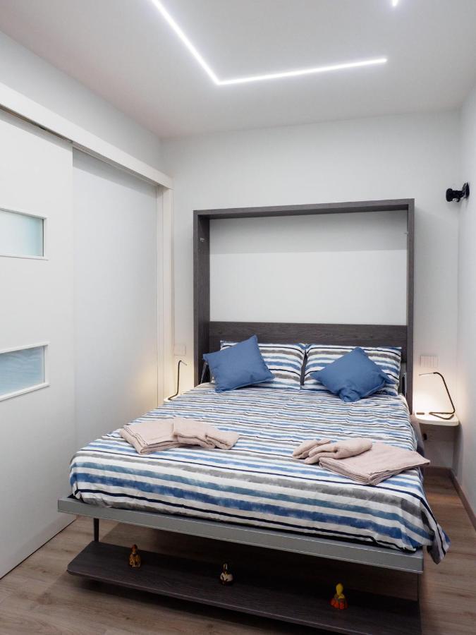 Plebiscito Home Holidays Napoli Bagian luar foto