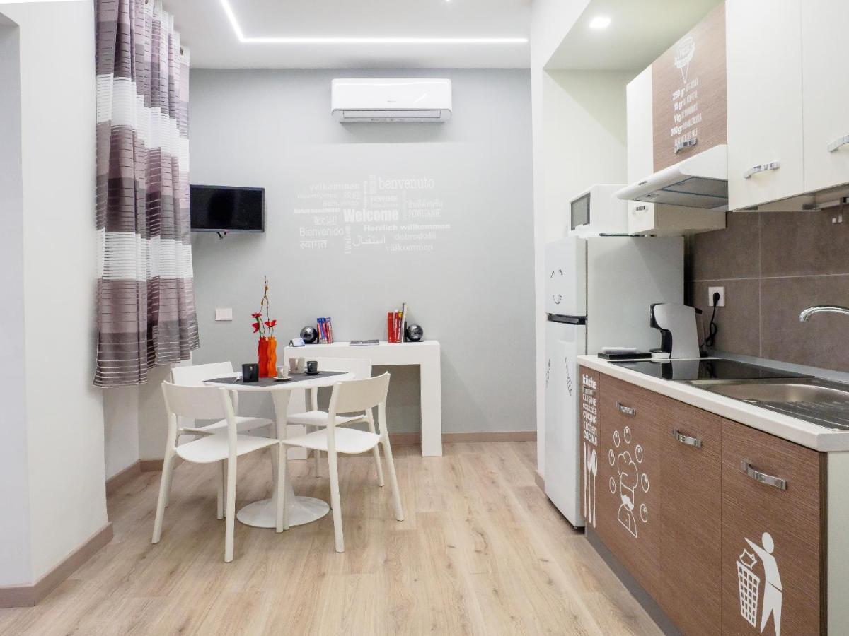 Plebiscito Home Holidays Napoli Bagian luar foto
